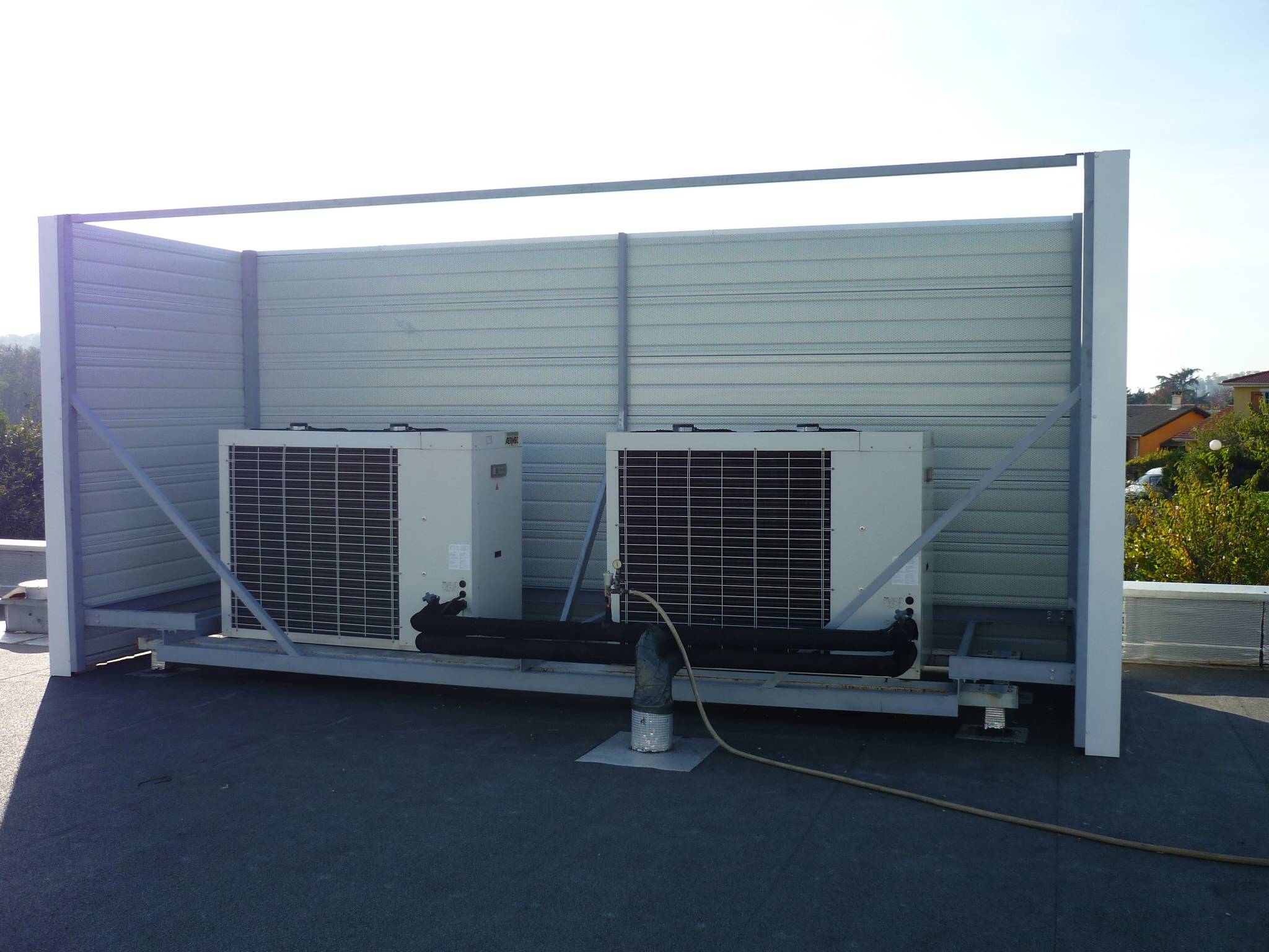 Ecran acoustique pour pompe a chaleur