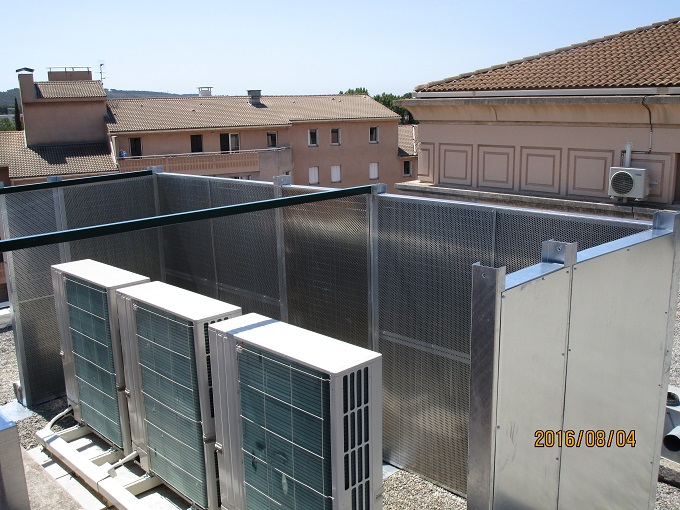 Ecran acoustique pour pompe a chaleur